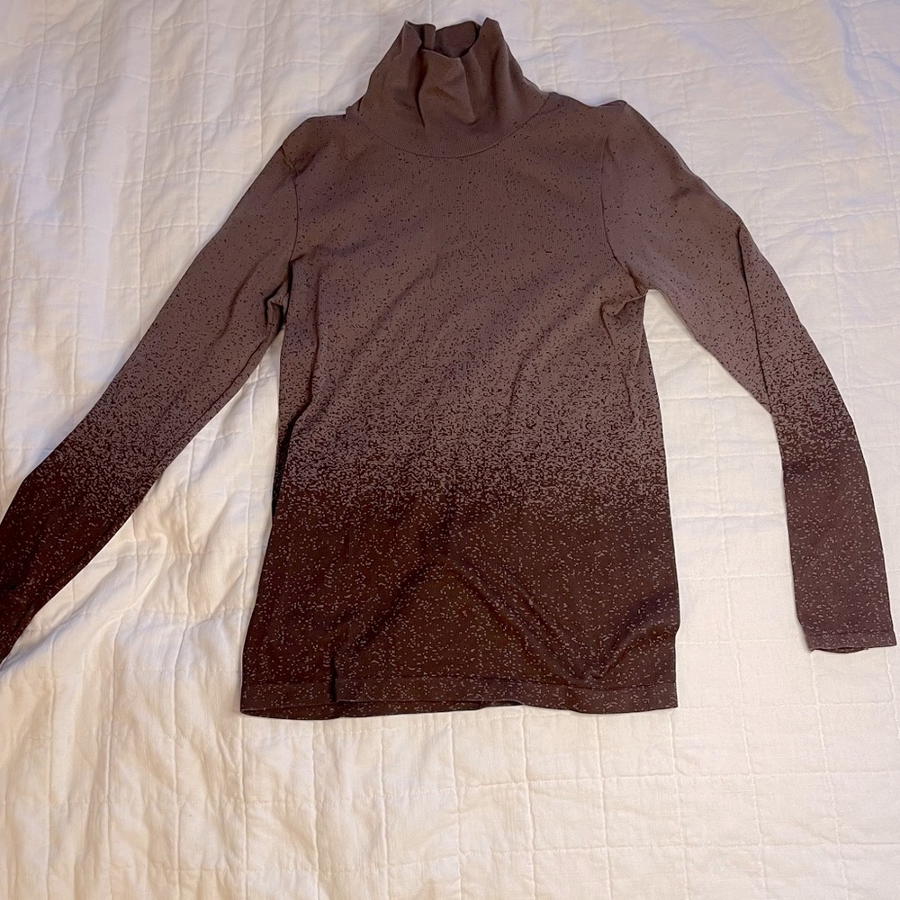 Athleta Flurry Blizzard Turtleneck base layer Plum size XL